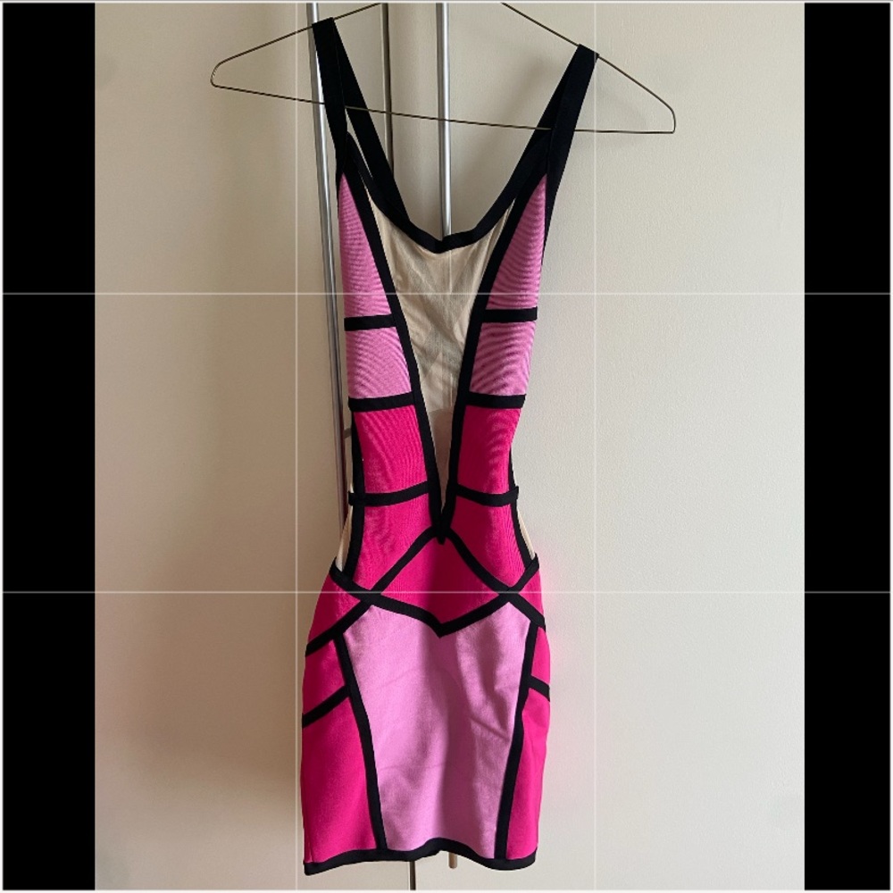Different shades of pink, cool patterned, bodycon (form-fitting) 🎀